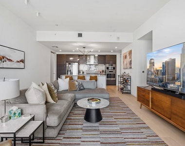301 West Ave - Photo Thumbnail 1