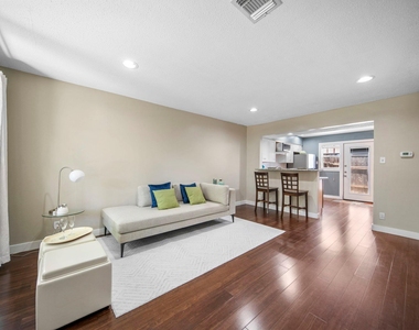 7409 Shadow Hill Dr - Photo Thumbnail 3