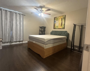 7409 Shadow Hill Dr - Photo Thumbnail 12