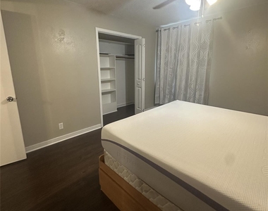 7409 Shadow Hill Dr - Photo Thumbnail 14