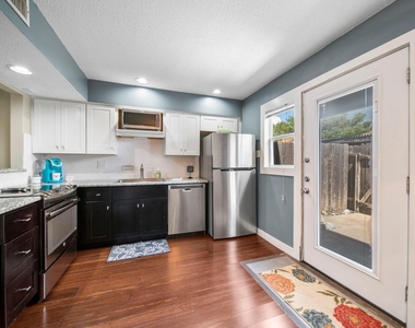 7409 Shadow Hill Dr - Photo Thumbnail 8