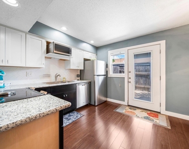 7409 Shadow Hill Dr - Photo Thumbnail 5