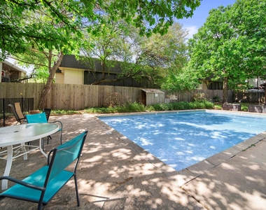7409 Shadow Hill Dr - Photo Thumbnail 2