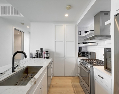 301 West Ave - Photo Thumbnail 15