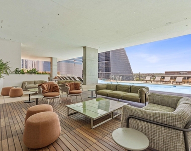 301 West Ave - Photo Thumbnail 27