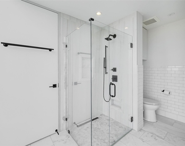 301 West Ave - Photo Thumbnail 6