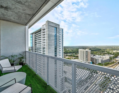 301 West Ave - Photo Thumbnail 7