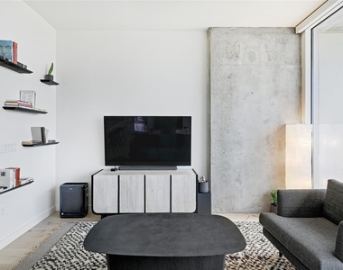 301 West Ave - Photo Thumbnail 10