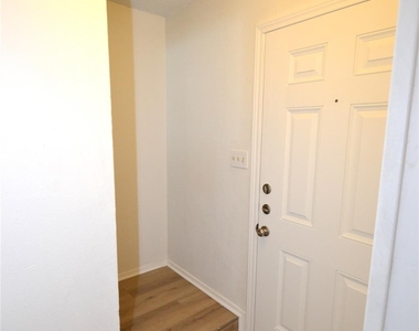 1202 Southport Dr - Photo Thumbnail 10