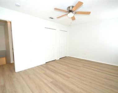1202 Southport Dr - Photo Thumbnail 17