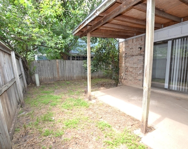 1202 Southport Dr - Photo Thumbnail 8