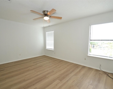 1202 Southport Dr - Photo Thumbnail 16