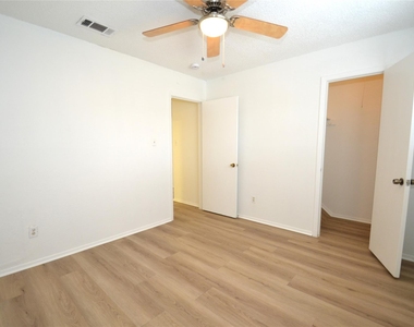 1202 Southport Dr - Photo Thumbnail 13