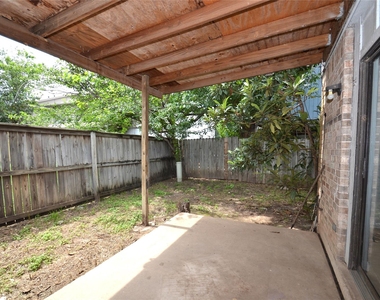 1202 Southport Dr - Photo Thumbnail 7
