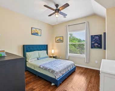 11937 Portobella Dr - Photo Thumbnail 18