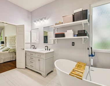 11937 Portobella Dr - Photo Thumbnail 8