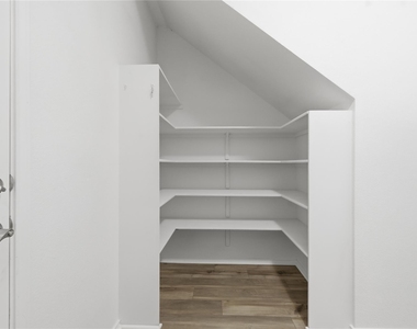 11200 Drumellan St - Photo Thumbnail 31