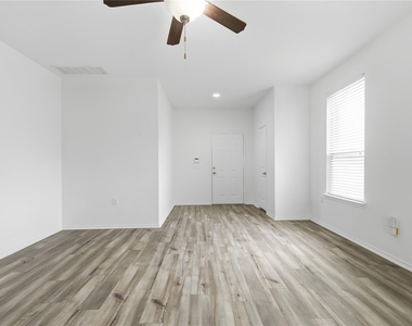 11200 Drumellan St - Photo Thumbnail 11