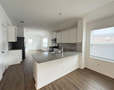 104 Milliner Loop - Photo Thumbnail 2