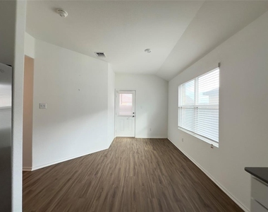 104 Milliner Loop - Photo Thumbnail 7