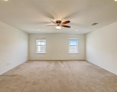 5912 Sardinia Dr - Photo Thumbnail 15
