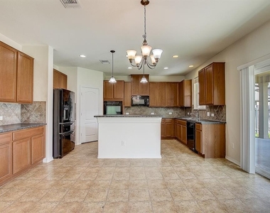 5912 Sardinia Dr - Photo Thumbnail 4