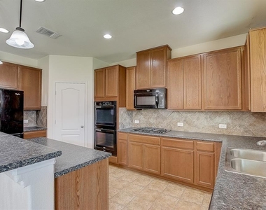5912 Sardinia Dr - Photo Thumbnail 6