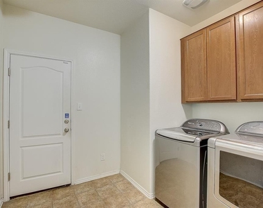 5912 Sardinia Dr - Photo Thumbnail 11