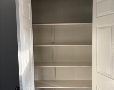 352 Martha Dr - Photo Thumbnail 6