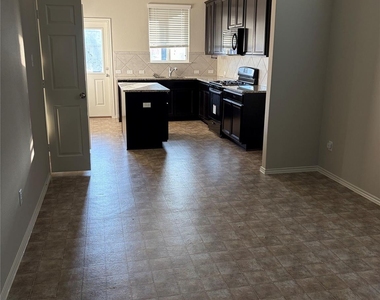352 Martha Dr - Photo Thumbnail 4