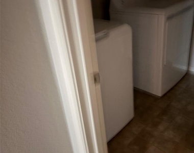 352 Martha Dr - Photo Thumbnail 9