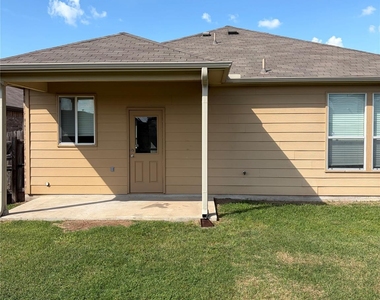 352 Martha Dr - Photo Thumbnail 16