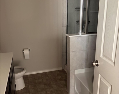 352 Martha Dr - Photo Thumbnail 12