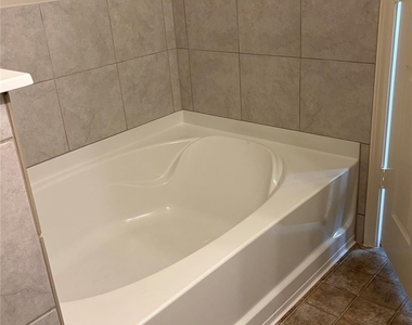 352 Martha Dr - Photo Thumbnail 13