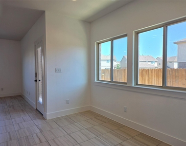 500 White Steppe Way - Photo Thumbnail 4