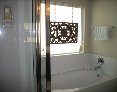 933 Heritage Springs Trl - Photo Thumbnail 10