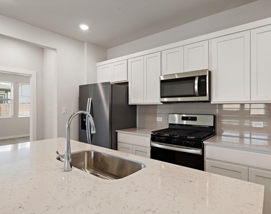 2415 Ekvall Dr - Photo Thumbnail 9