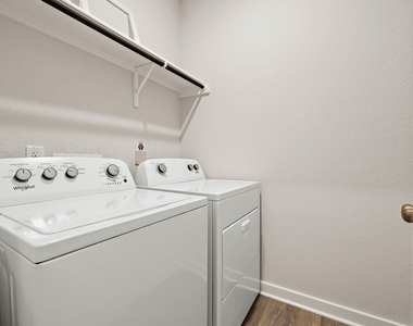 2415 Ekvall Dr - Photo Thumbnail 21