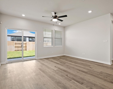 2415 Ekvall Dr - Photo Thumbnail 3