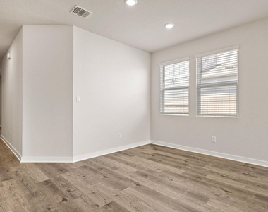 2415 Ekvall Dr - Photo Thumbnail 6