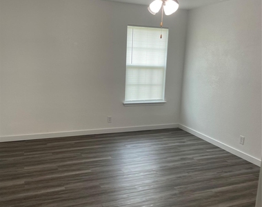 304 Will Ln - Photo Thumbnail 12