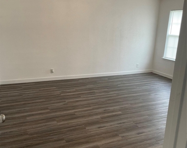 304 Will Ln - Photo Thumbnail 9