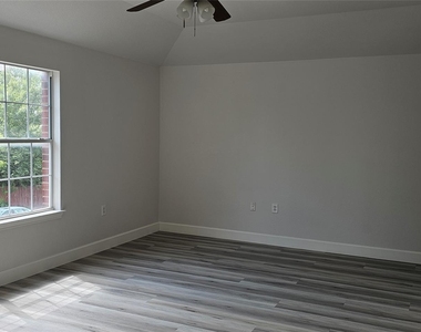3113 Centrum Dr - Photo Thumbnail 2