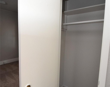 407 E 30th St - Photo Thumbnail 8