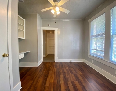 407 E 30th St - Photo Thumbnail 12