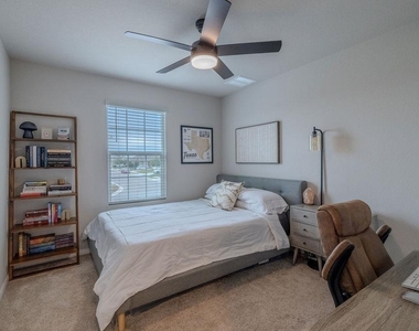 393 Apache Plum Dr - Photo Thumbnail 20