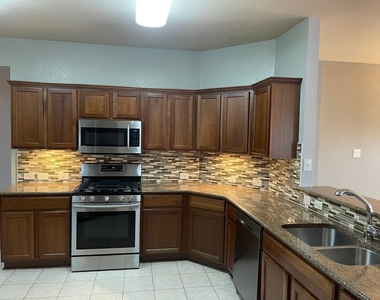 2516 Pearson Way - Photo Thumbnail 6