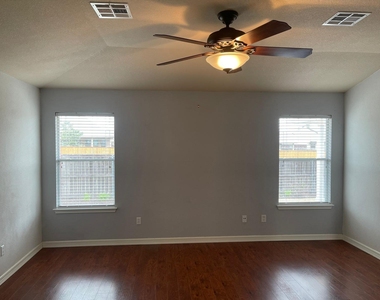 2516 Pearson Way - Photo Thumbnail 20
