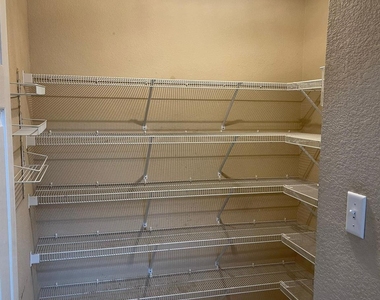 2516 Pearson Way - Photo Thumbnail 10