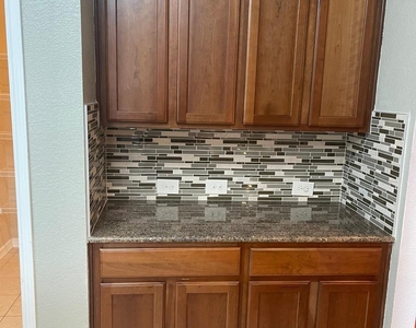 2516 Pearson Way - Photo Thumbnail 11